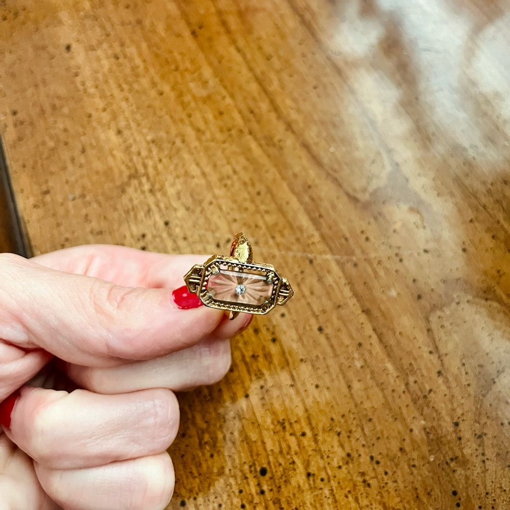 ✨ Vintage Avon ‘Frostlights’ Art Deco Camphor Glass Gold Tone Ring – Size 7 ✨ - Picture 6 of 7
